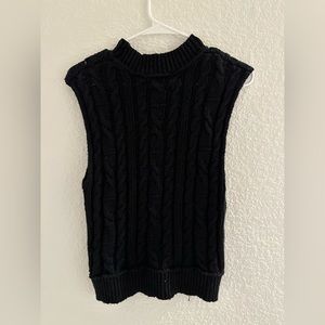 BLACK SLEEVELESS CROPED SWEATER